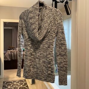 Patty Boutik Black and White Scoop Neck Sweater Size M